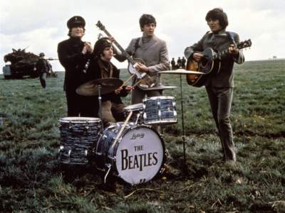 Venden imágenes inéditas de The Beatles durante rodaje de 'Help!'