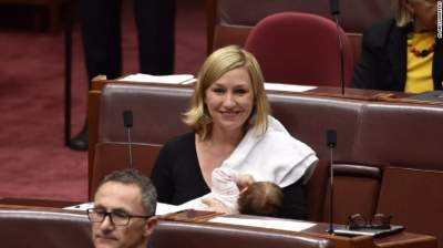 Senadora hace historia al amamantar a su bebé en el Parlamento