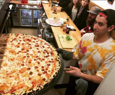 ¡Conoce la pizza de 101 quesos! Seguro tiene tu favorito.