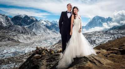 Esta pareja escaló el Everest por 3 semanas para casarse en su cima