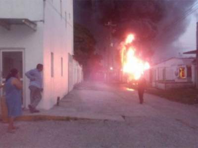Terror en Tabasco por explosión en depósito clandestino de gasolina