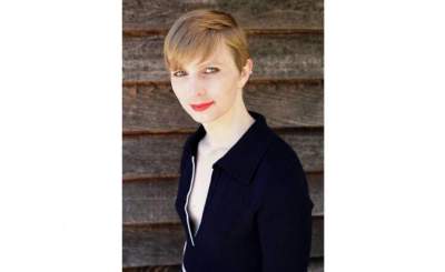 Chelsea Manning muestra su imagen como mujer tras salir de prisión
