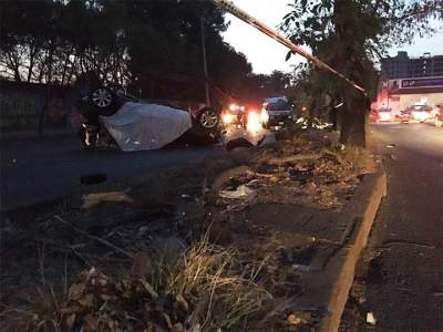 Aparatoso accidente deja 2 jóvenes muertos y dos heridos graves
