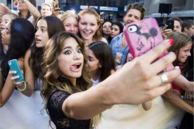 Millennials se tomarán 25 mil 700 selfies en su vida: estudio