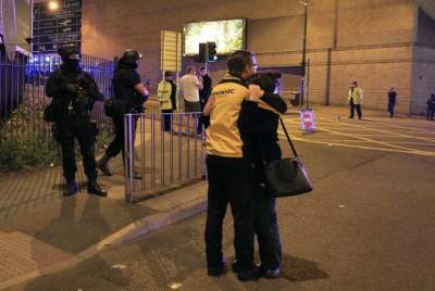 Famosos reaccionan en redes sociales tras explosiones en Manchester