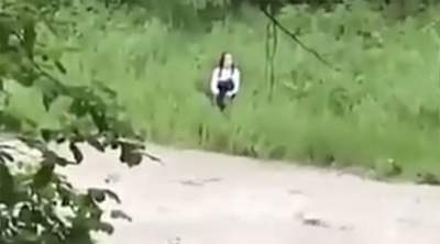 Una adolescente rusa es rescatada tras lanzarse al río