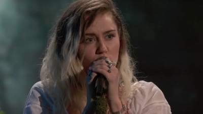 Miley Cyrus dedica canción a Ariana Grande y las víctimas del atentado
