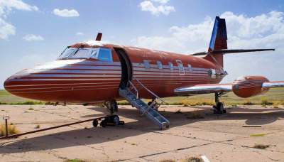 Subastan en 430 mil dólares jet privado de Elvis Presley
