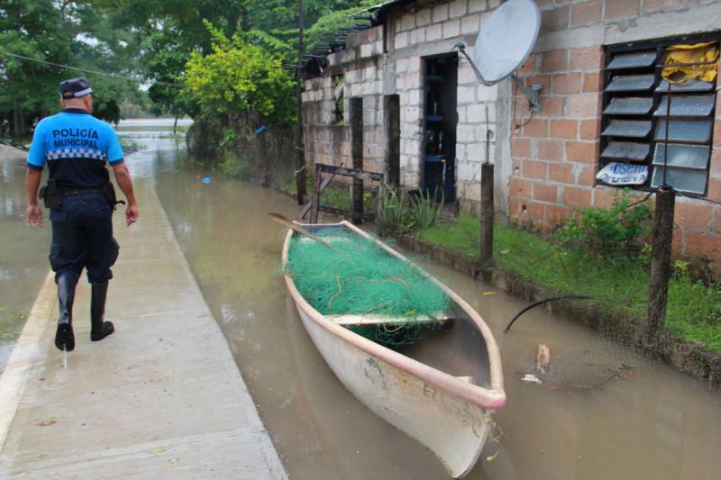 Inundaciones Y Bloqueos Por Intensas Lluvias En Tabasco