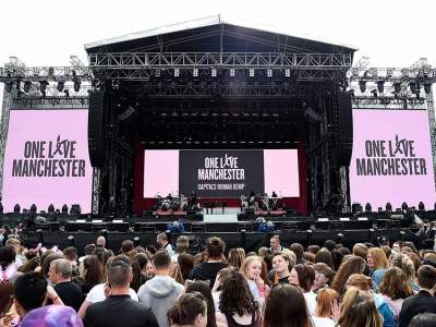 Ariana Grande canta en "One Love Manchester"