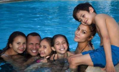 Jennifer Lopez comparte foto en familia con Alex Rodríguez