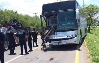 Chocan autobuses que trasladaban a reos del penal de Cd. Victoria
