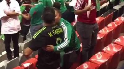 Vídeo muestra supuesta pelea del papá de Marco Fabian con aficionado