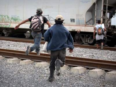  Reconoce UNAM a 5 servidores por defender a migrantes