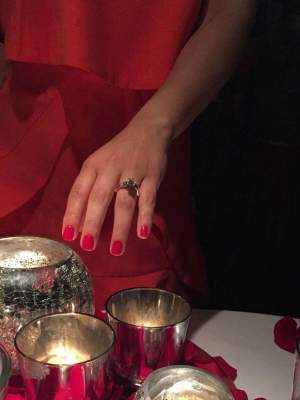 Sherlyn recibe anillo de compromiso oficial en su viaje 