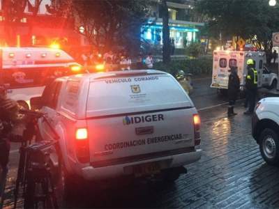 Confirman tres muertos por explosión en centro comercial de Colombia