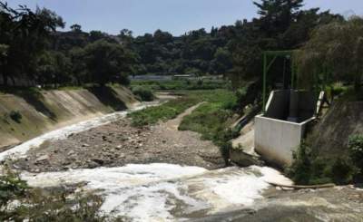 Buscan a joven que cayó a represa de Huixquilucan