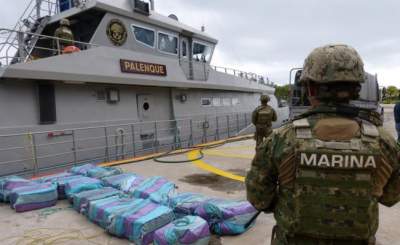 Marina asegura casi 700 kilogramos de cocaína flotando en el mar