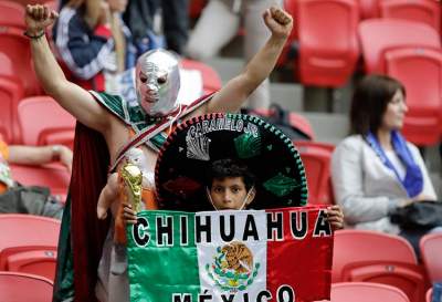 El color de la afición en el Portugal vs México