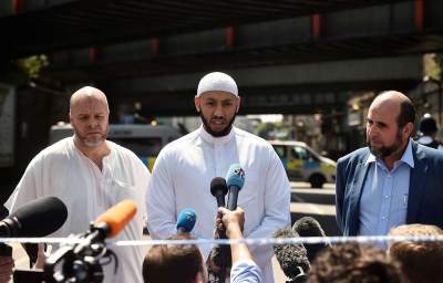 Religioso musulmán evita linchamiento de atacante en Londres