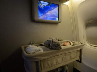 Bebé recibirá boletos de por vida por nacer a la mitad de un vuelo