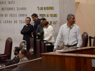 Congreso de Veracruz quita fuero a Eva Cadena