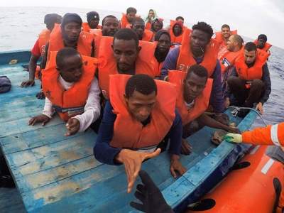 Rescatan a casi 5 mil inmigrantes en el Mediterráneo en las últimas 24