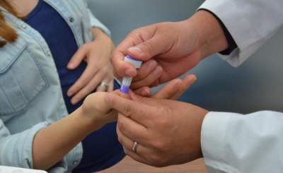 Aplica IMSS prueba rápida de VIH a mujeres embarazadas