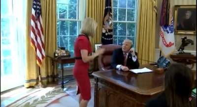 Trump interrumpe llamada con ministro y da piropo a reportera