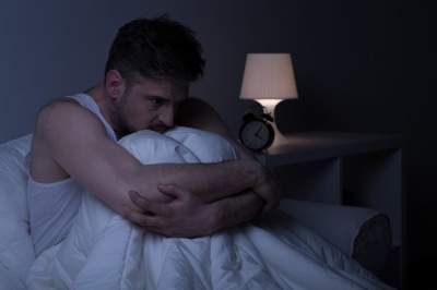 Trastornos de sueño aumentan pensamientos suicidas: estudio