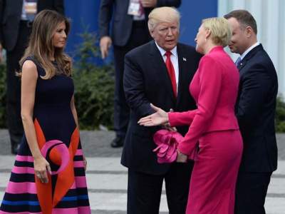 Primera dama de Polonia deja a Trump 'con la mano estirada'