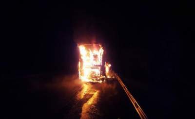Pasajero incendia autobús en Michoacán; muere calcinado