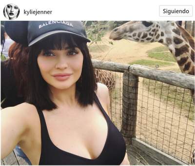 Kylie Jenner sorprende con nuevo fleco -y gorra costosa