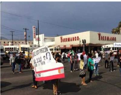 Protestaron por aumento a tarifas en Ensenada