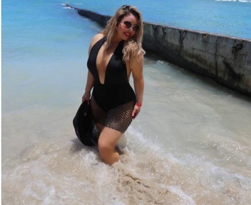 "Chiquis" Rivera comparte foto en bikini.