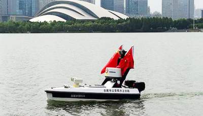 Robot patrulla vigila lago en China