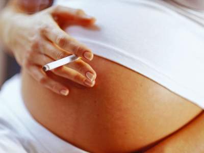 Si fumas en embarazo podrías tener adolescente problemático