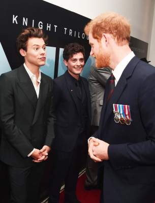 Harry Styles debutó como actor y el príncipe Harry asistió a la premie