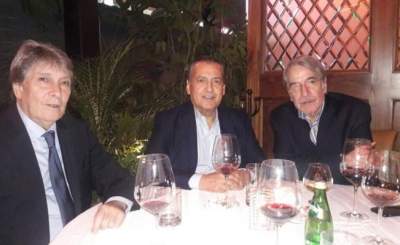 Beltrones, en foto con los actores Juan Ferrara y Enrique Rocha