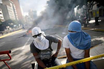 Oposición venezolana reanuda protestas y bloqueos tras Constituyente