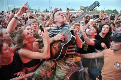 Primer día de Lollapalooza termina temprano por tormentas