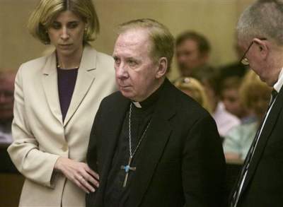 Exobispo católico de Phoenix acusado de abuso sexual de niño