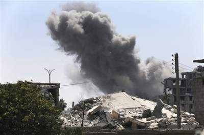 Fuerzas sirias bombardean suburbios rebeldes de Damasco