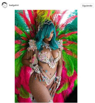 Rihanna y su look más sexy con el que paró las calles de Barbados