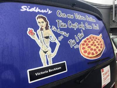 Un restaurante lanza una pizza “tan delgada”como Victoria Beckham
