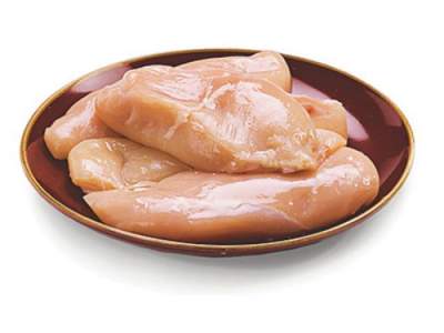 Alertan: Lavar el pollo crudo, un riesgo para salud