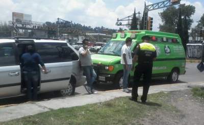 Por incidente vial, sujeto golpea a embarazada con un bat en Toluca