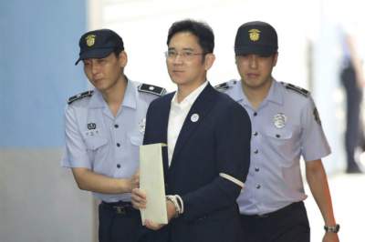 Dan cinco años de cárcel a heredero de Samsung por corrupción
