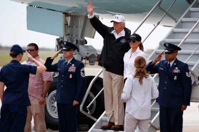 Trump arriba a Texas para evaluar catástrofe causada por 'Harvey'