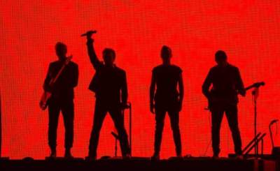 U2 presenta su nueva canción, "The Blackout"